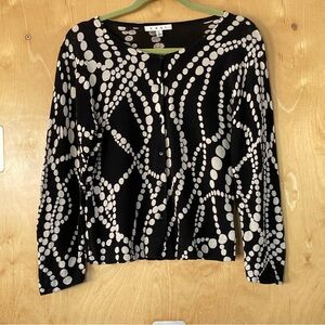 Black and white cotton cardigan sweater
Non-smoking household